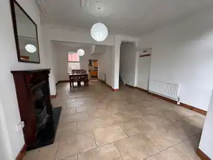 118 Duncairn GardensImage 3