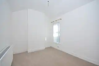116 Ravenhill AvenueImage 12