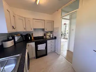 Apt 7 Ascot HouseImage 11