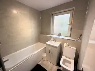 Apt 7 Ascot HouseImage 7