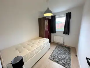 Apt 7 Ascot HouseImage 9