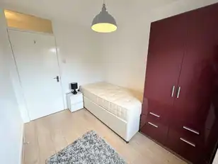 Apt 7 Ascot HouseImage 15