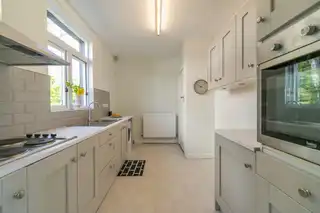 4 Balmoral GardensImage 15