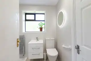 24 Fairview ParkImage 18