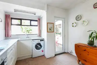 24 Fairview ParkImage 12