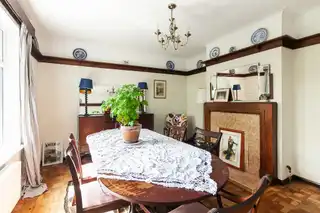 24 Fairview ParkImage 9