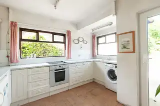 24 Fairview ParkImage 10