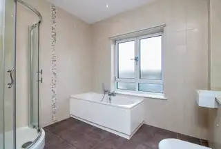 Apt 31 Laharna BuildingImage 8
