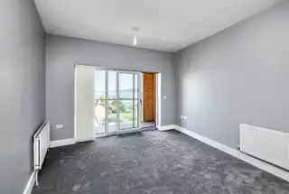 Apt 31 Laharna BuildingImage 4