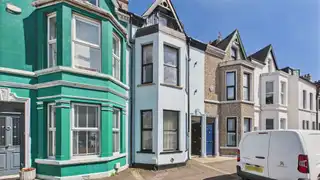 Image 1 for 44 Holborn Avenue