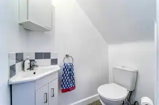 13 Rosslyn ParkImage 11