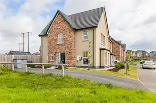 19 Woodbrook ManorImage 2