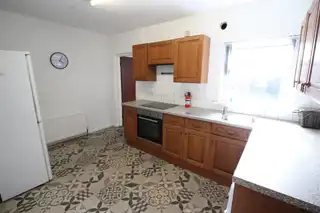 8 Bloomfield CrescentImage 4