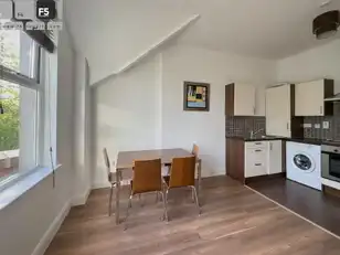 Apt 6 41 Ulsterville AvenueImage 2