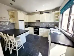32 Evelyn GardensImage 5