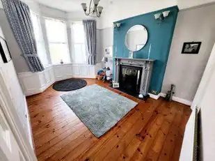 32 Evelyn GardensImage 2