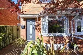25 Voltaire GardensImage 5