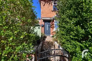 25 Voltaire GardensImage 3