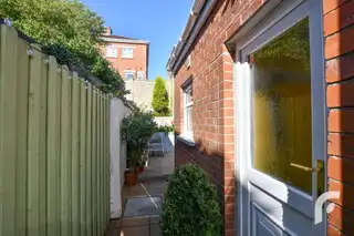 25 Voltaire GardensImage 30