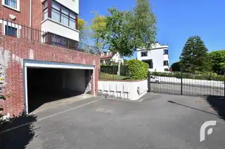 Apt 3 2 Glencoe ParkImage 32
