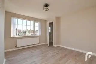 11 Abbeyville GardensImage 8