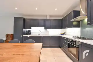 9 Oakfield ParkImage 16