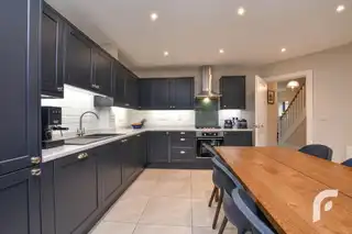 9 Oakfield ParkImage 17