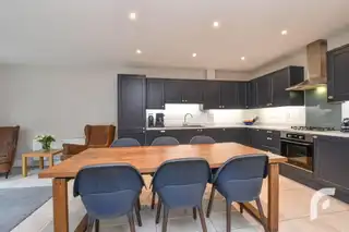 9 Oakfield ParkImage 18
