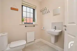 9 Oakfield ParkImage 13