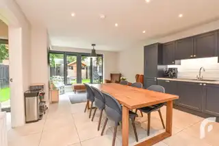 9 Oakfield ParkImage 14