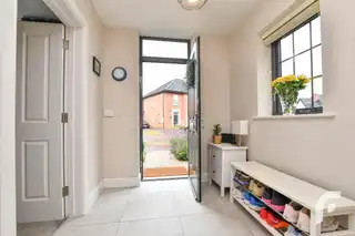 9 Oakfield ParkImage 7