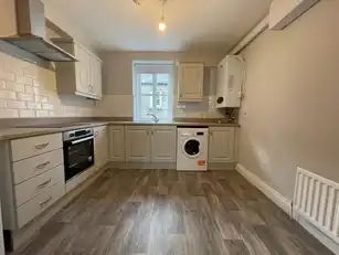 Apt 4, 20 Upper English StreetImage 4