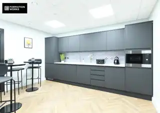 Suite 5Image 8