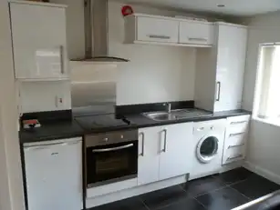 Apt 3, 53 University StreetImage 2