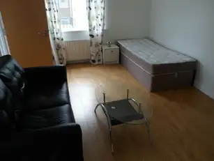 Apt 3, 53 University StreetImage 3