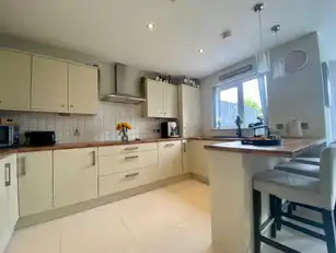 19E Downshire RoadImage 6