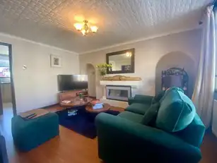 4 Carrickfern GardensImage 3