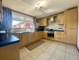 4 Carrickfern GardensImage 5