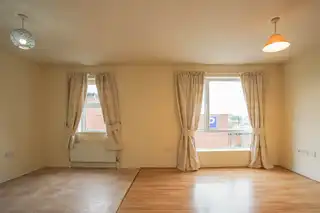 709 College CentralImage 6