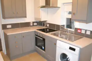 4 4 Fitzroy Avenue, Flat 1Image 3