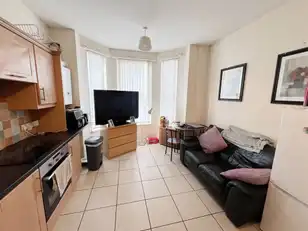 77 Wellesley Avenue, Flat 1Image 3