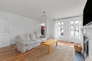 6 Hawthorne CourtImage 4