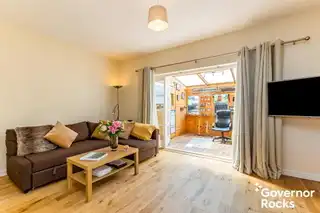 17 Manor Farm CrescentImage 8