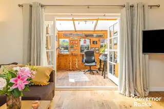 17 Manor Farm CrescentImage 9