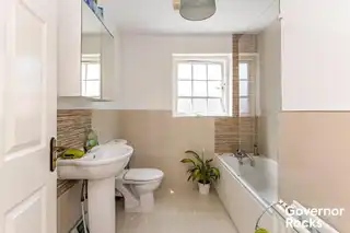 17 Manor Farm CrescentImage 18