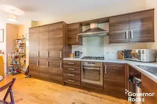 17 Manor Farm CrescentImage 2