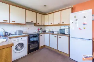 22 Woodland GardensImage 9