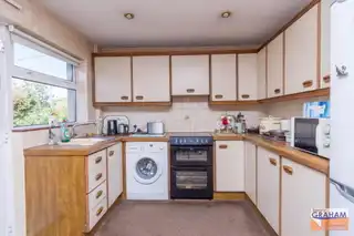 22 Woodland GardensImage 8