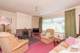 22 Woodland GardensImage 6
