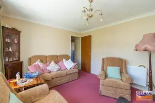 22 Woodland GardensImage 7